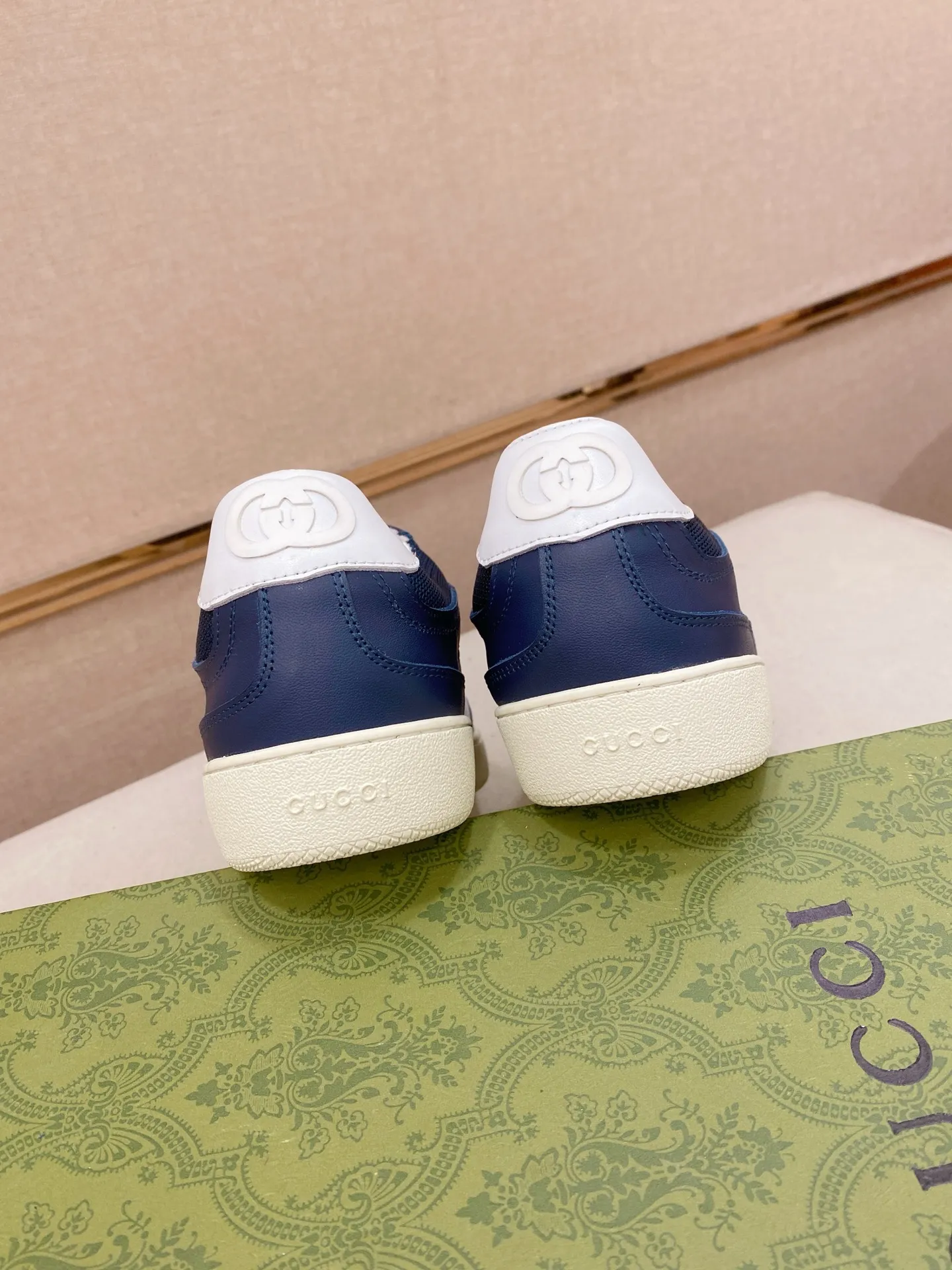 Men's clothing and shoes💰:400💰 (GUCCI) The latest model from the official website🎁🎁Casual and fashionable men's shoes👟, hot style💥The version is simple and elegant, exclusive for trendy men. The unique latest brand elements from the official website👑Original Gucci decoration, fashionable and generous, the fabric is original cowhide ✅Mesh breathable lining, the official website specifies wear-resistant casual outsole, the classic model is taken in kind at the counter🎬38-44 (can be customized for 45 non-refundable)